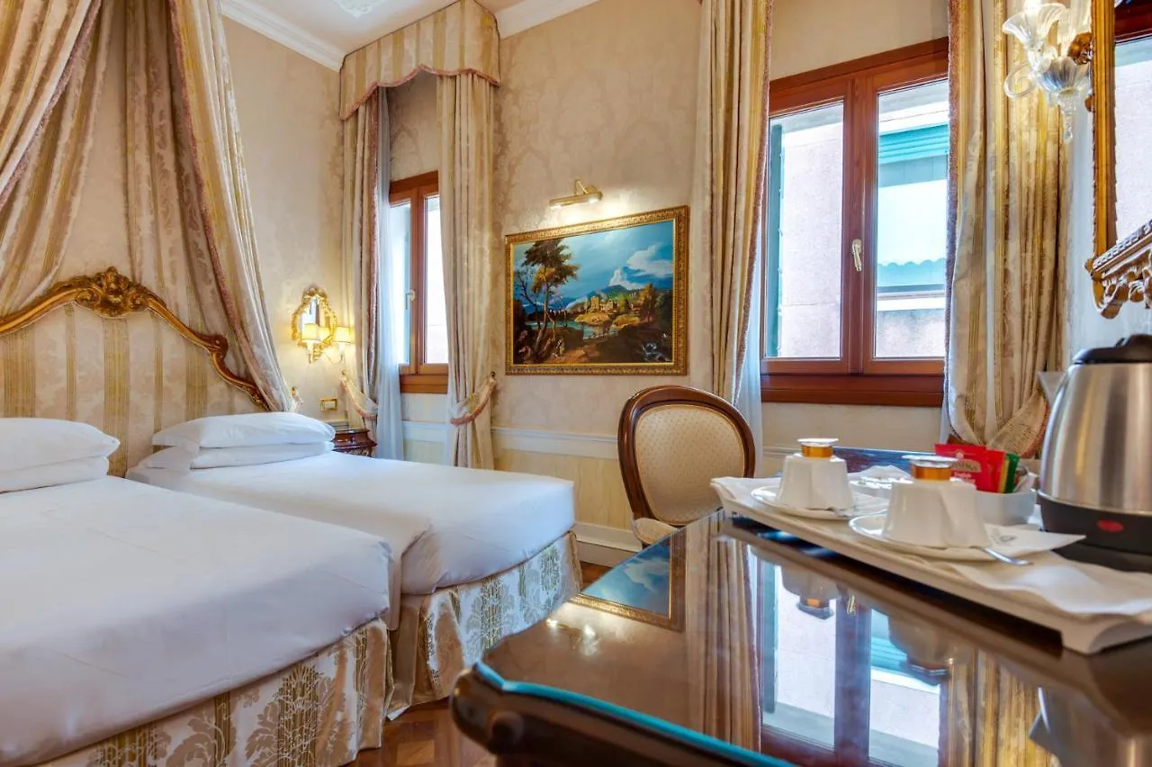 **** Szálloda Canal Grande Velence Olaszország