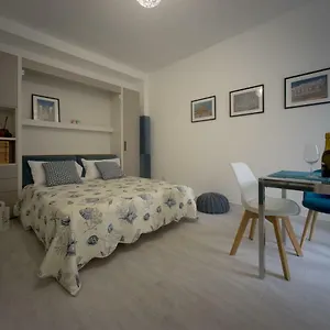 Clever House , Milano Italia