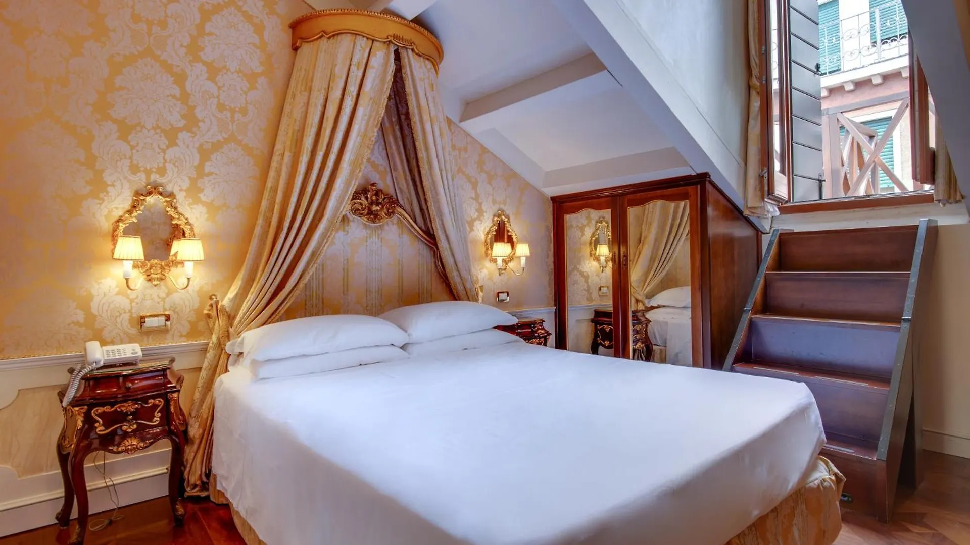 Canal Grande Venice Hotel