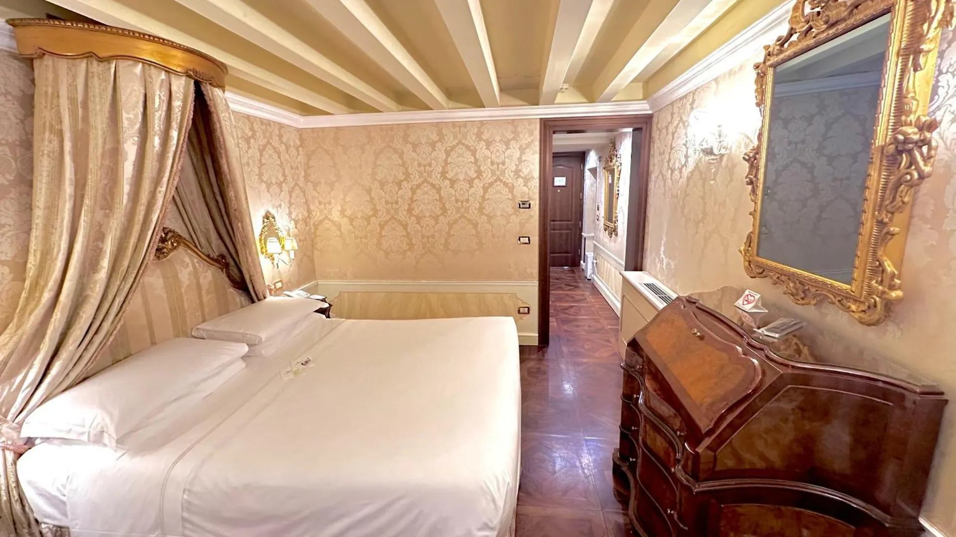 Canal Grande Venice Hotel